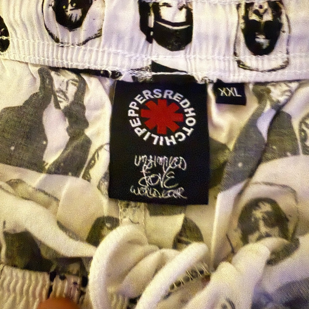 Red Hot Chili Peppers Stylish Black and White Graphic Men's Shorts - Picture 2 of 5